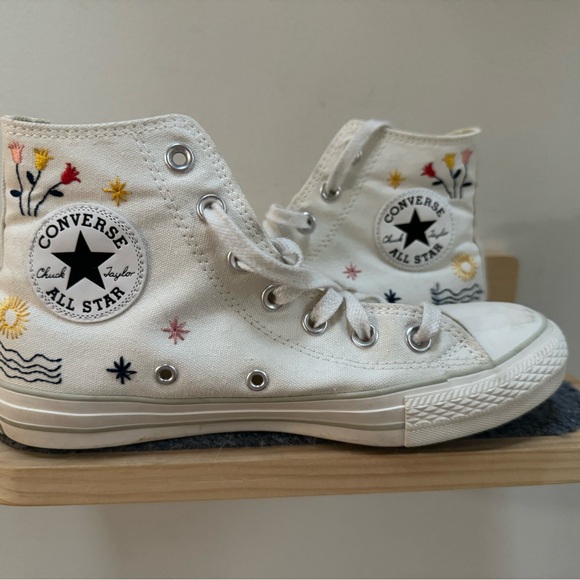 Custom Embroidered Converse Women’s 8 - Picture 2 of 3